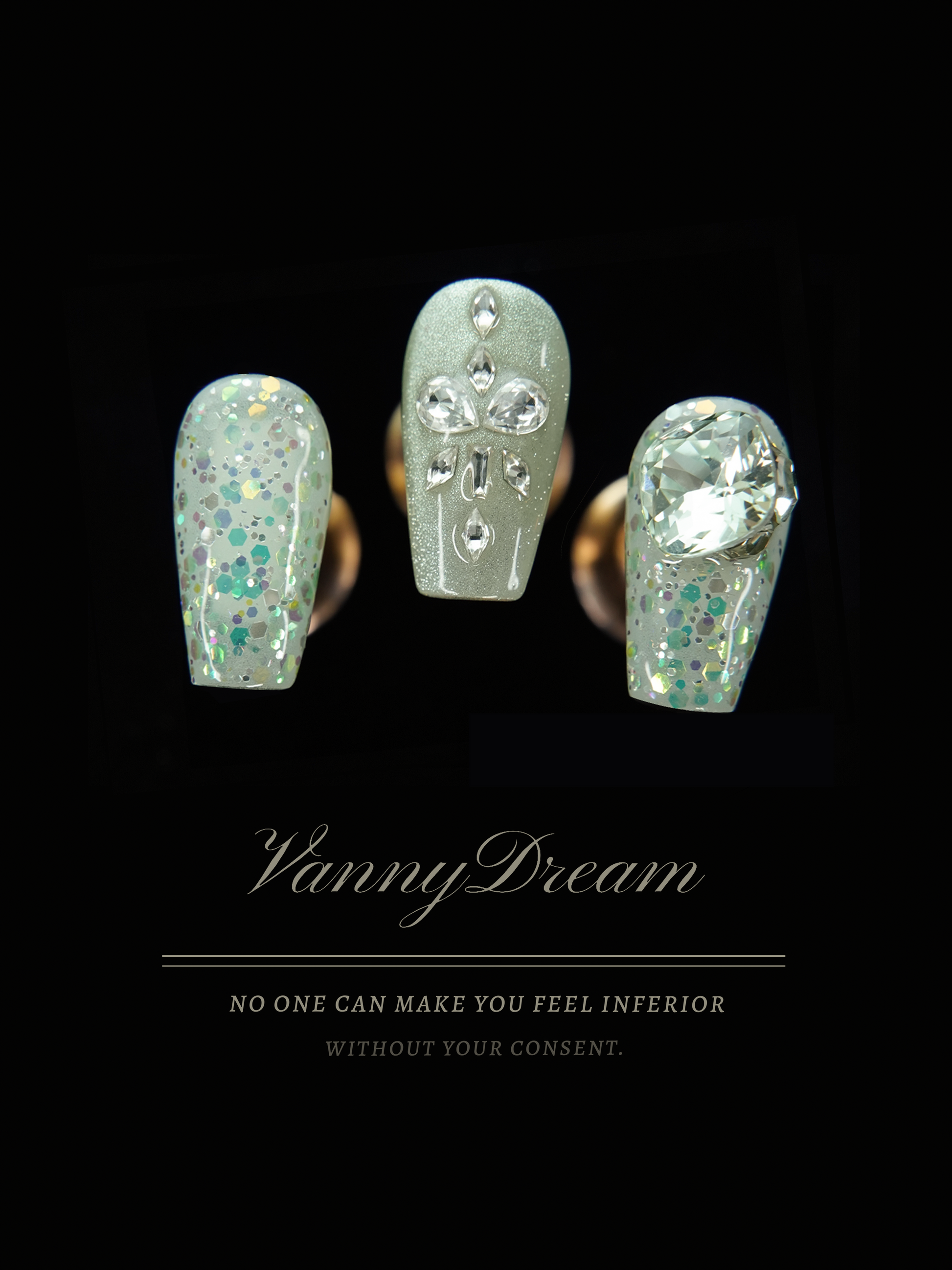 VannyDream Mint - Green Sparkle Wearable Nails: A Breath of Fresh Glamour